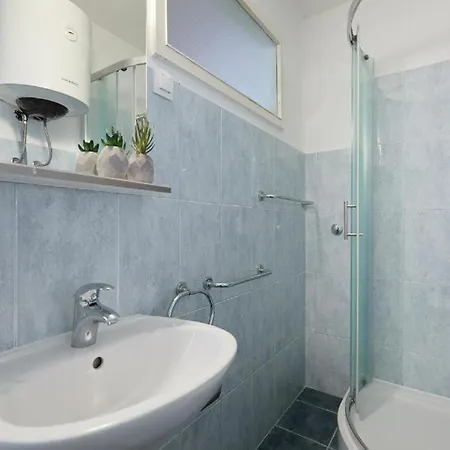 史特拉敦假日公寓酒店 *